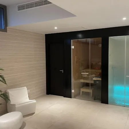 Сasa de vacaciones Vivi Homes - Marisol Pool, Sauna, Gym, & *