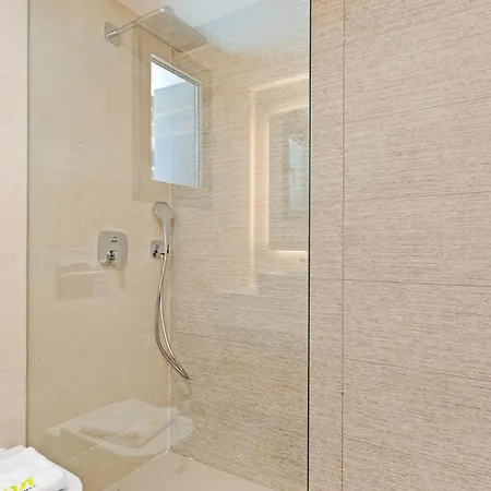 Prázdninový dům Vivi Homes - Marisol Pool, Sauna, Gym, &